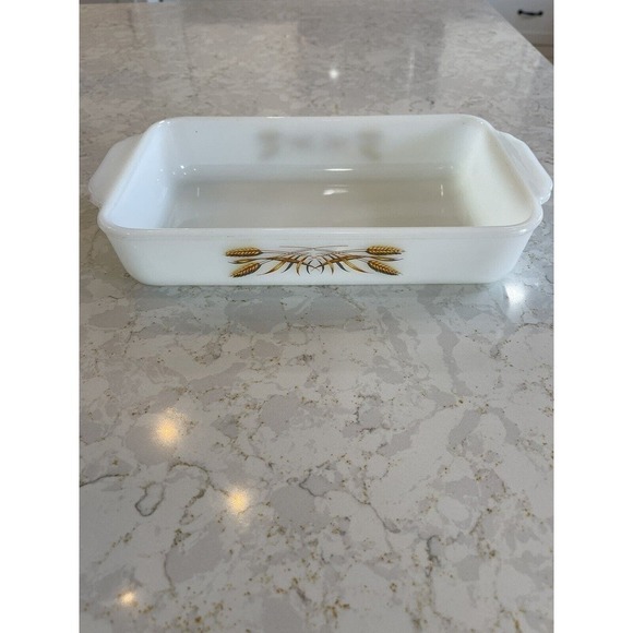 VINTAGE Anchor Hocking Golden Wheat 1.5 Qt Casserole Dish Fire King #410 - Picture 1 of 6